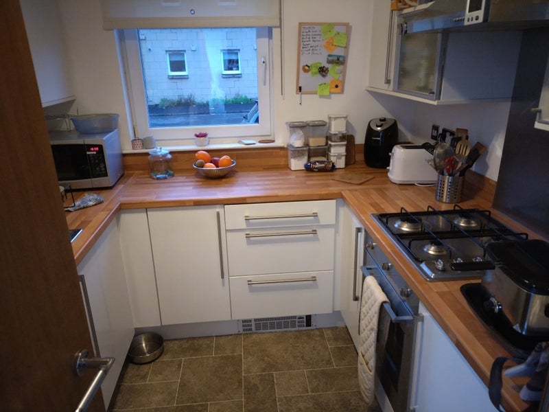 Room Carmyle Avenue in Glasgow