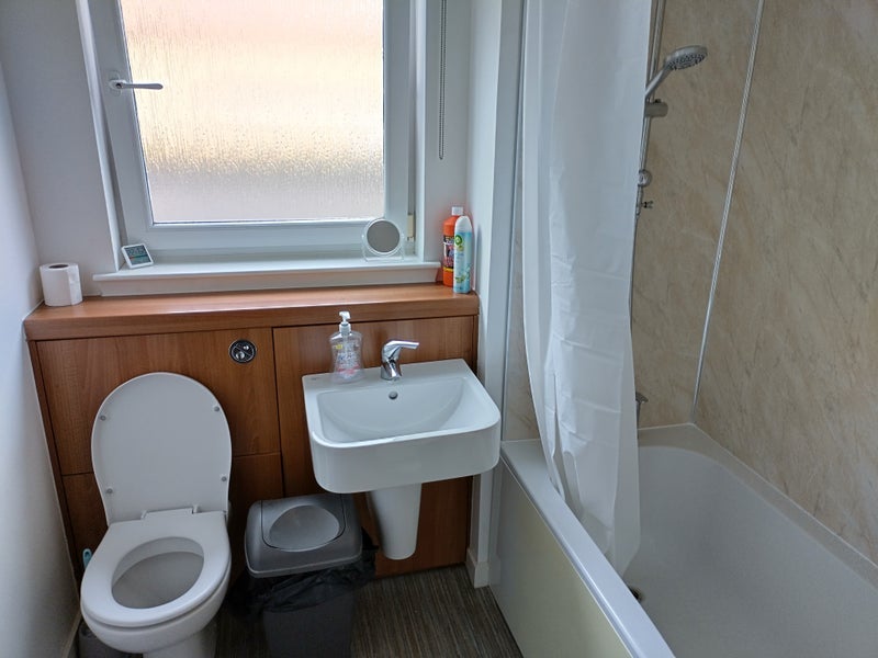 Room Carmyle Avenue in Glasgow