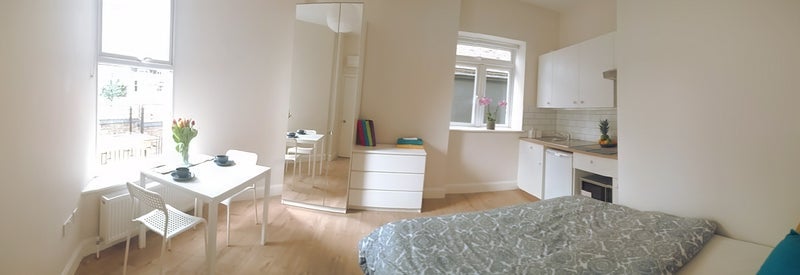 Room McGregor Road in Greater London