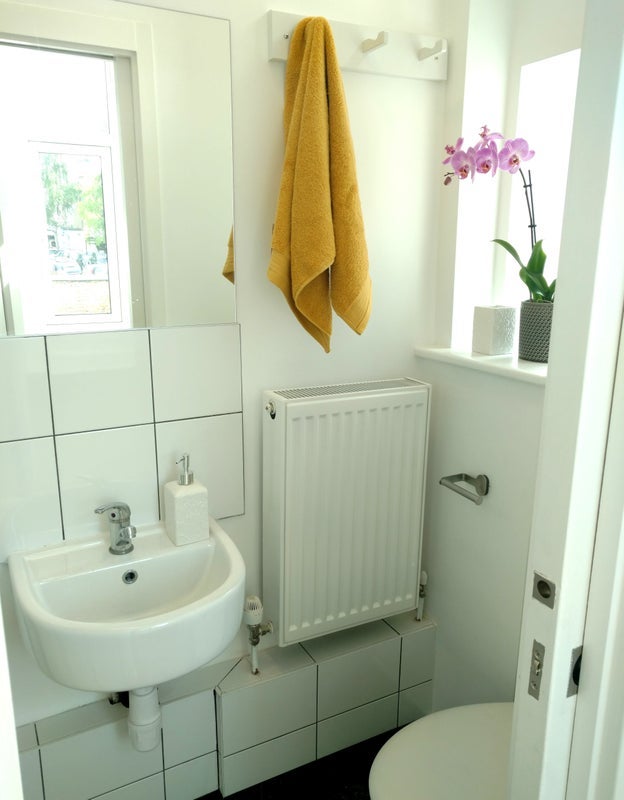 Room McGregor Road in Greater London