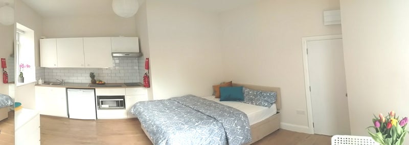 Room McGregor Road in Greater London