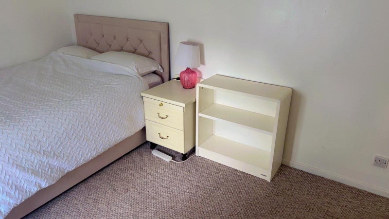 Room Sullivan Drive in Crawley