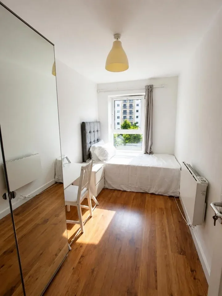 Room Comeragh Road in Greater London