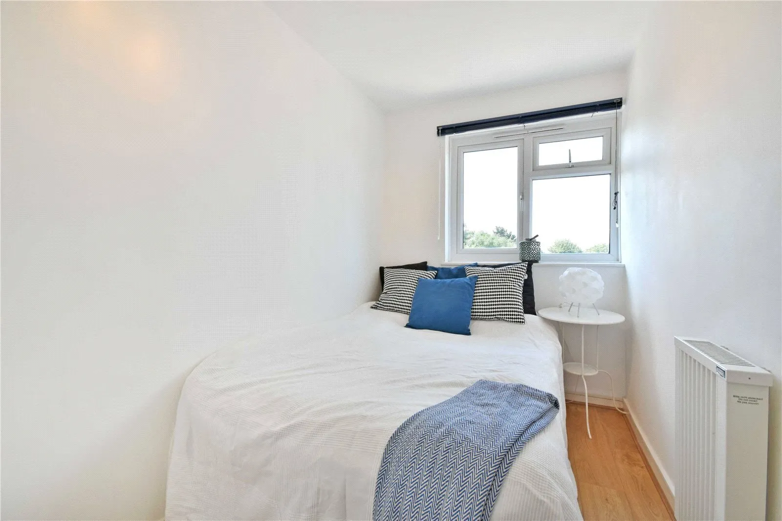 Flat Nant Road in Greater London