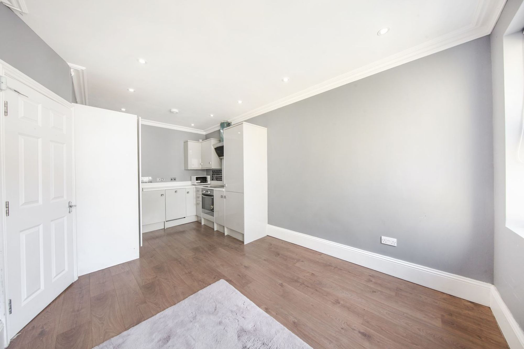Flat Surrey Street in Greater London