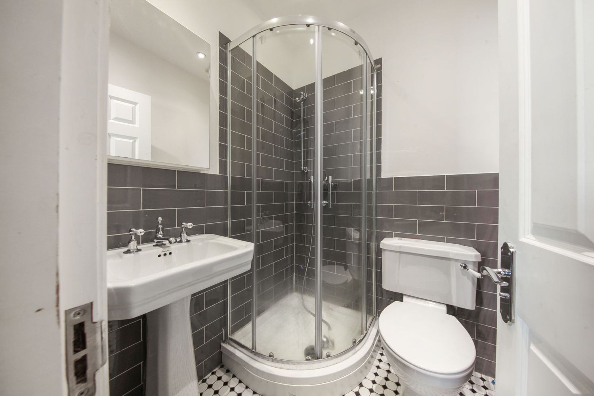 Flat Surrey Street in Greater London