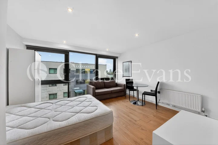 Flat Aqua Vista Square in Greater London