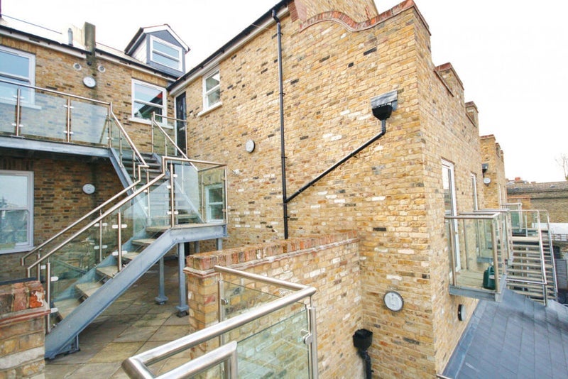 Room Lordship Lane in Greater London