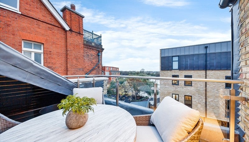 Flat Rainville Road in Greater London
