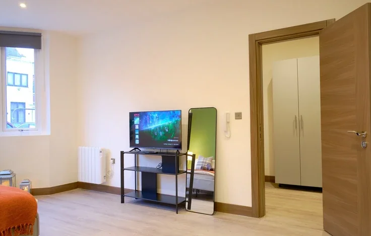 Flat Golders Green Road in Greater London