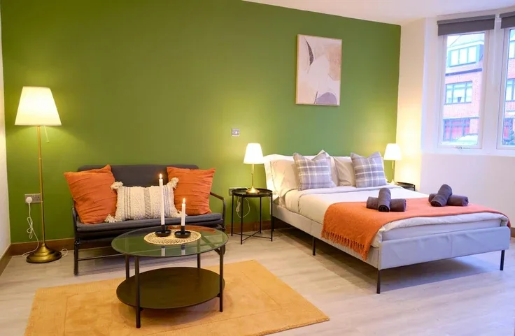 Flat Golders Green Road in Greater London