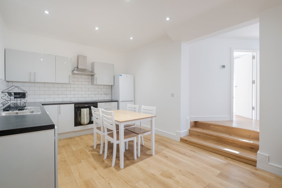 Flat Benwell Road in Greater London