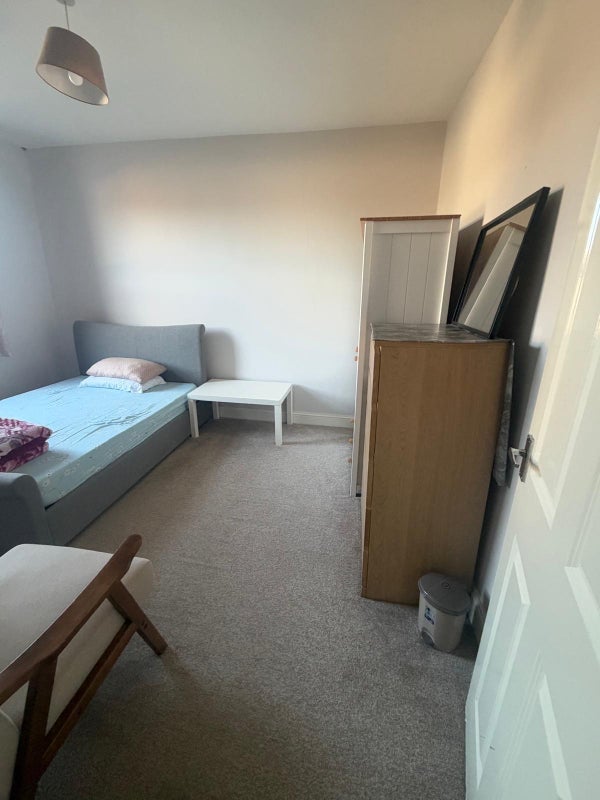Room Strone Road in Greater London