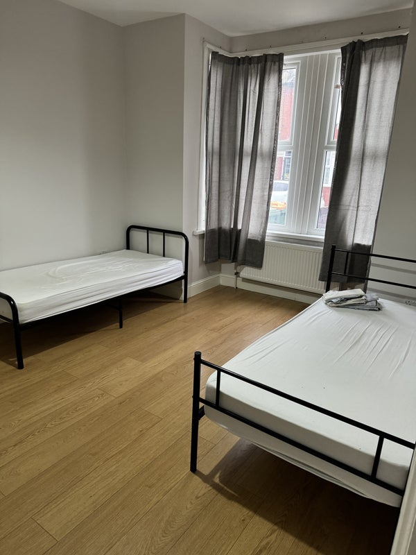 Room Strone Road in Greater London