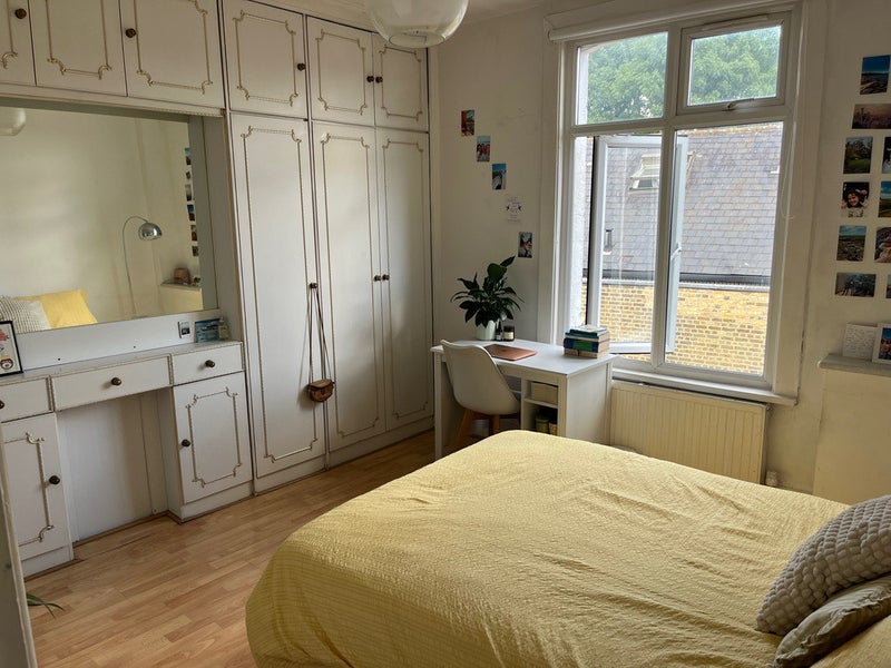Room Essex Road in Greater London