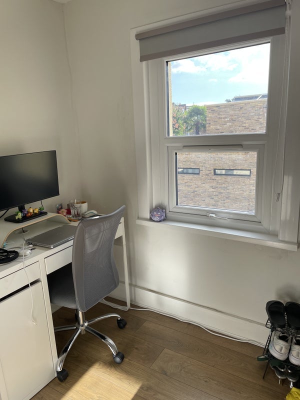 Room Lammermoor Road in Greater London