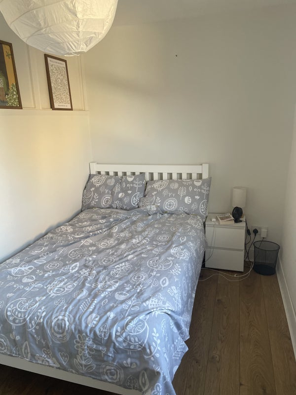 Room Lammermoor Road in Greater London