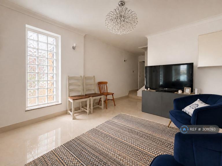 House Bannister Close in Greater London