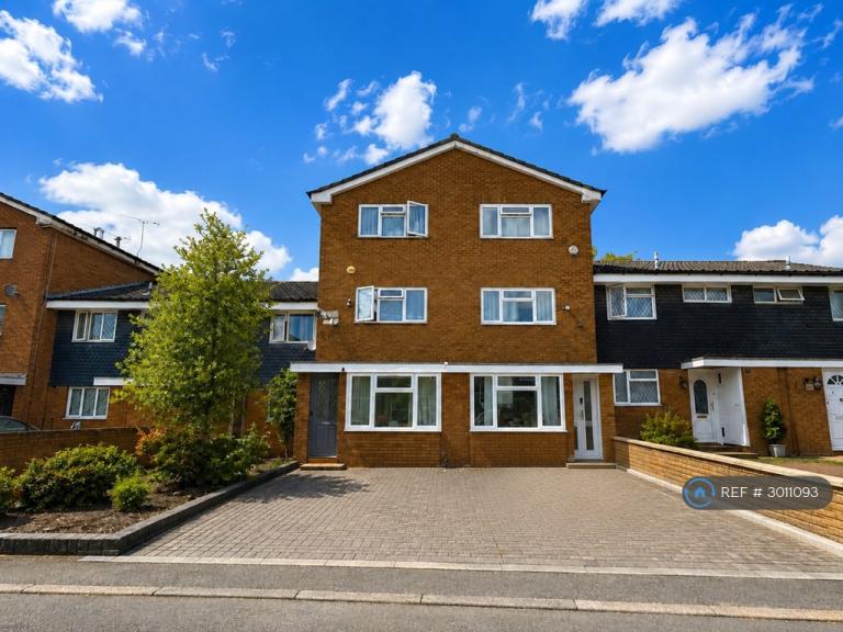 House Bannister Close in Greater London