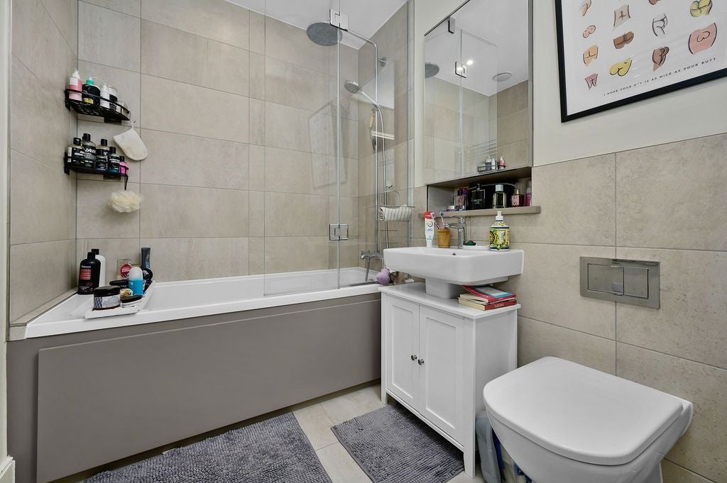 Flat Warwick Lane in Greater London