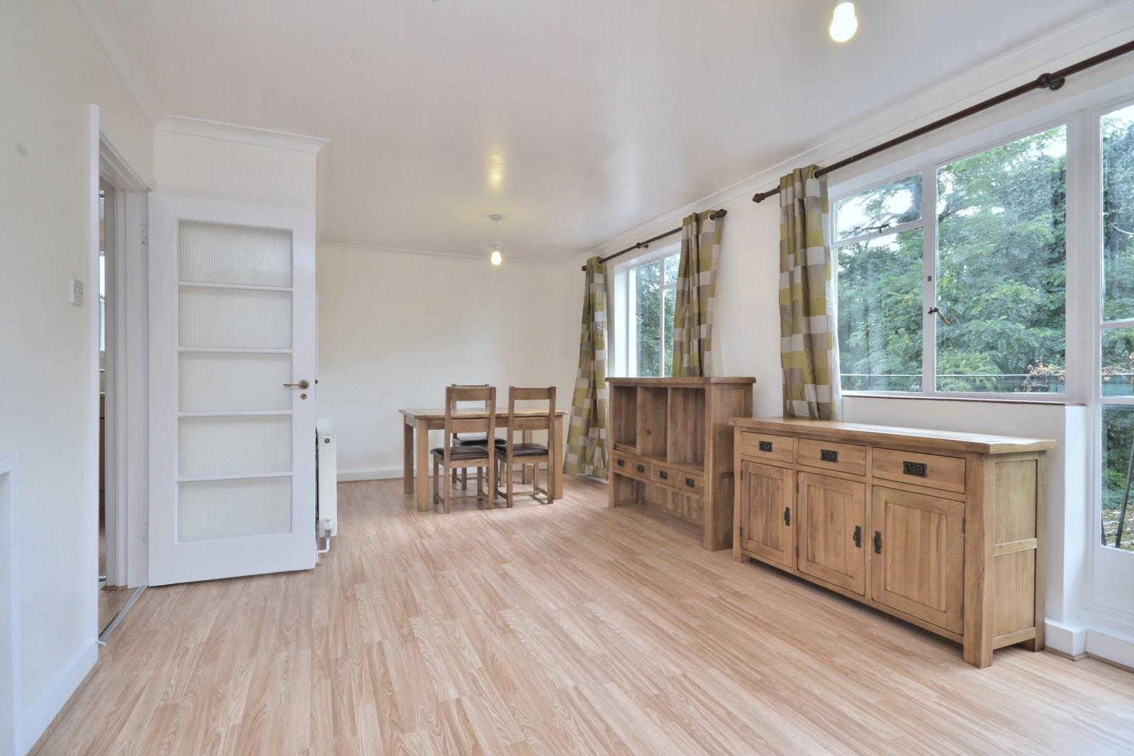 Flat Spencer Road in Greater London