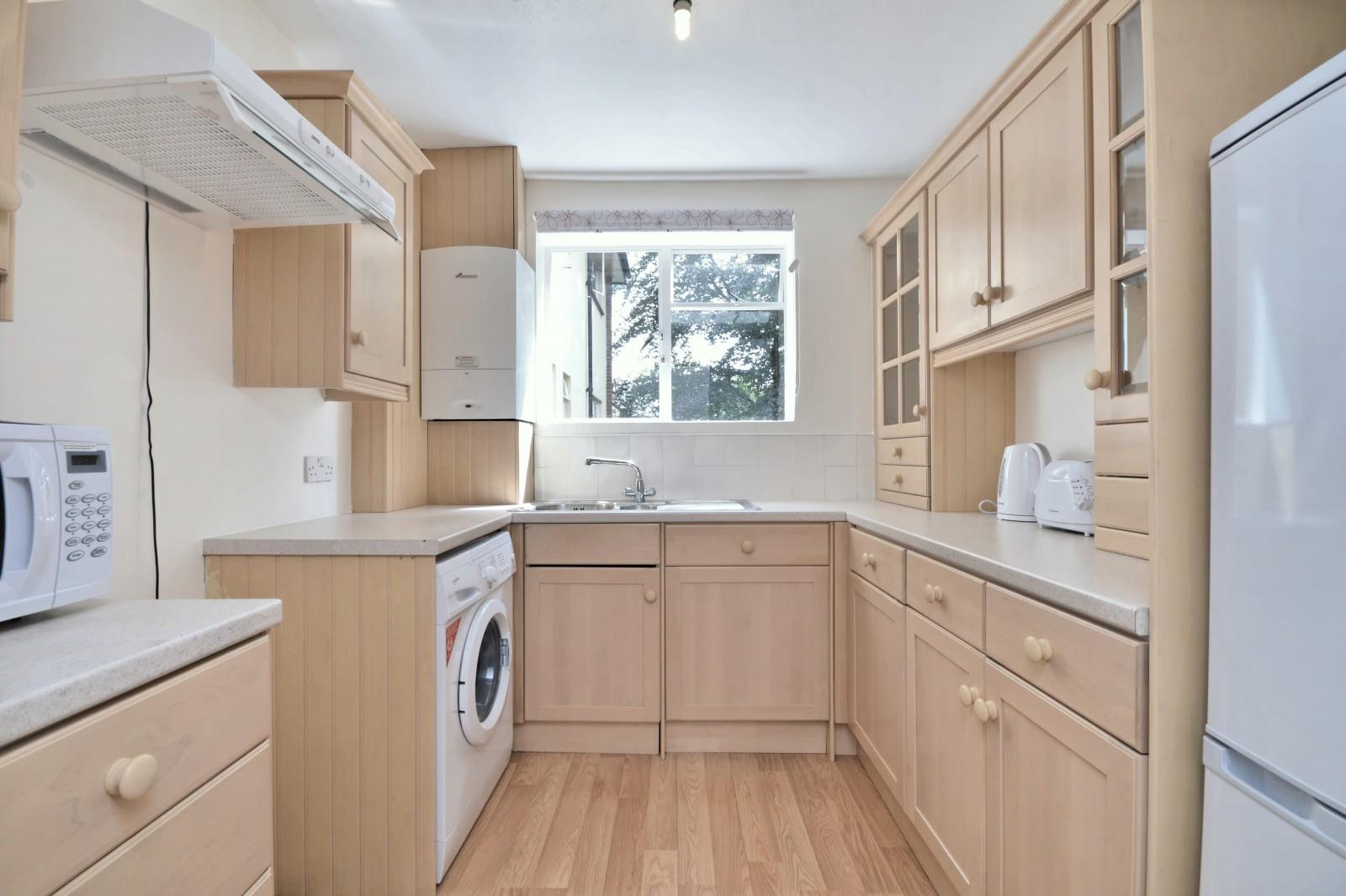 Flat Spencer Road in Greater London