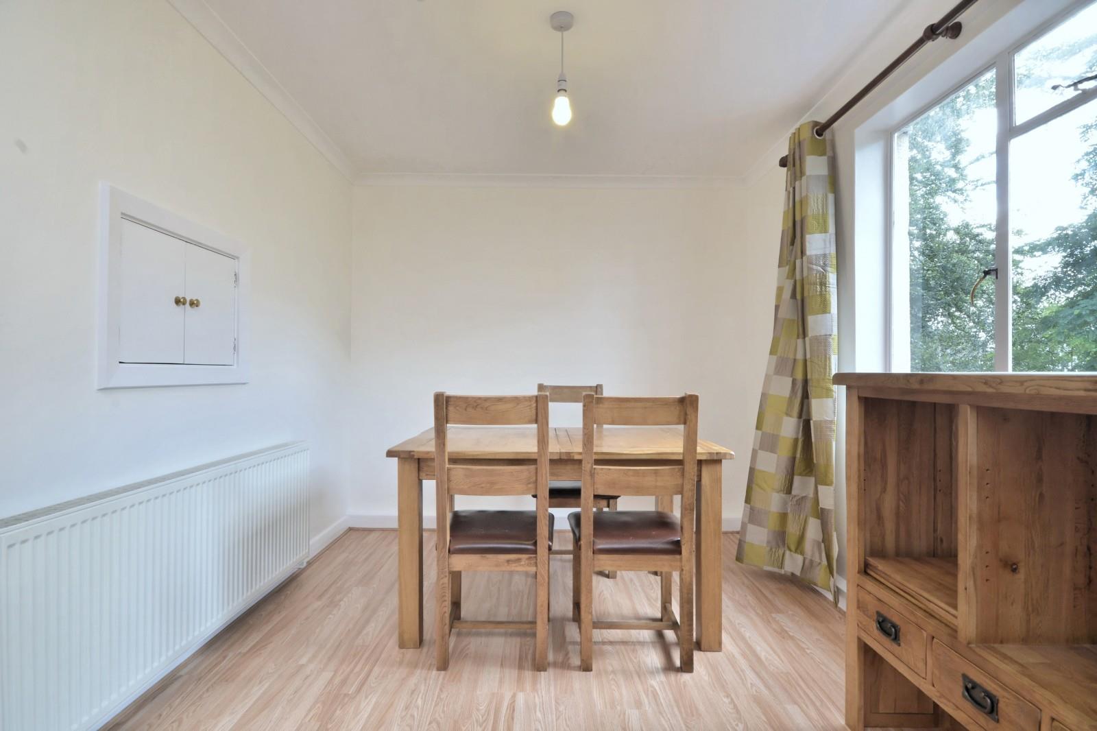 Flat Spencer Road in Greater London