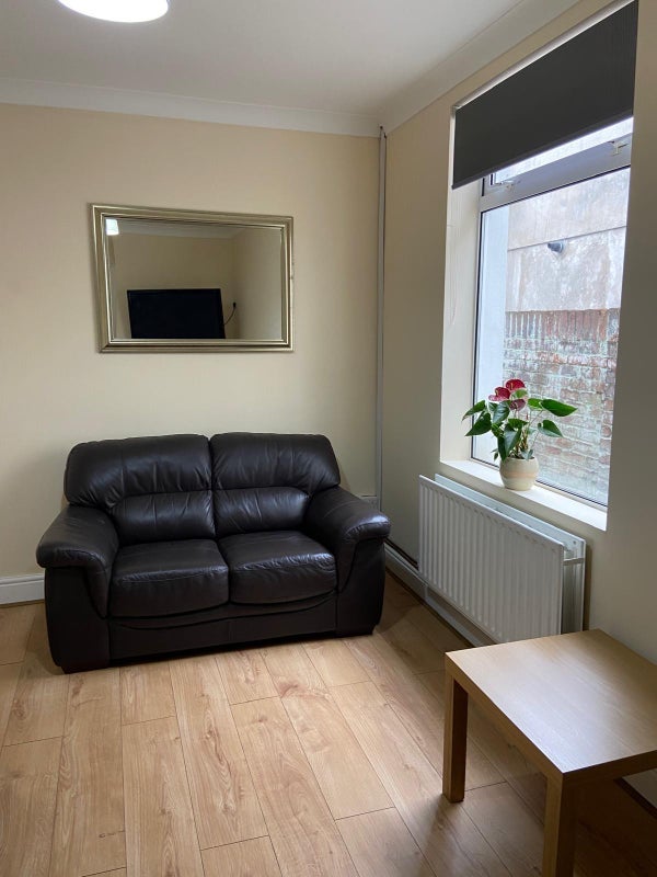 Room Monthermer Road in Cardiff