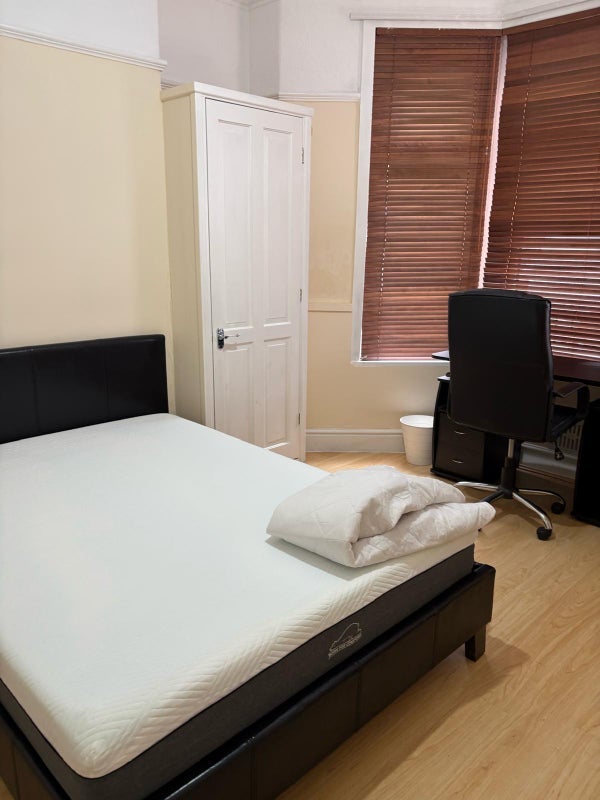Room Monthermer Road in Cardiff