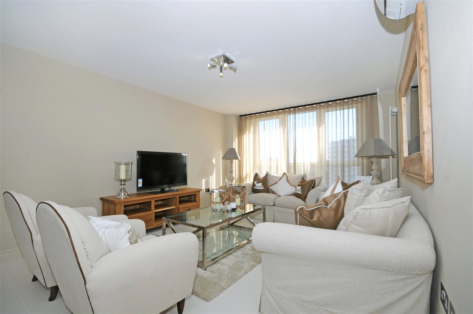 Flat Finchley Road in Greater London