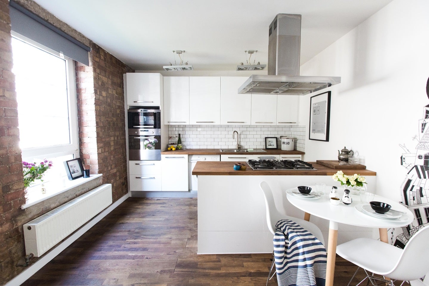 Flat Bell Lane in Greater London