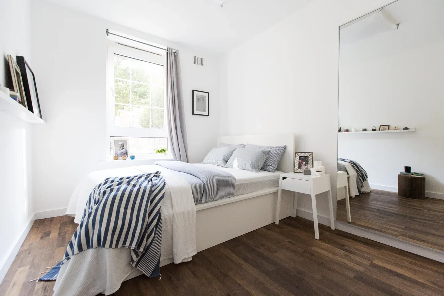 Flat Bell Lane in Greater London
