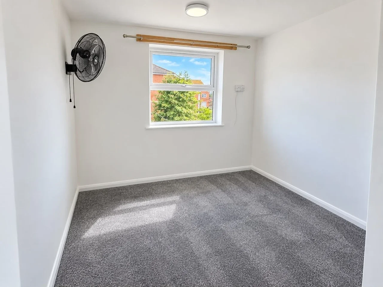 Flat Conegar Court in Slough