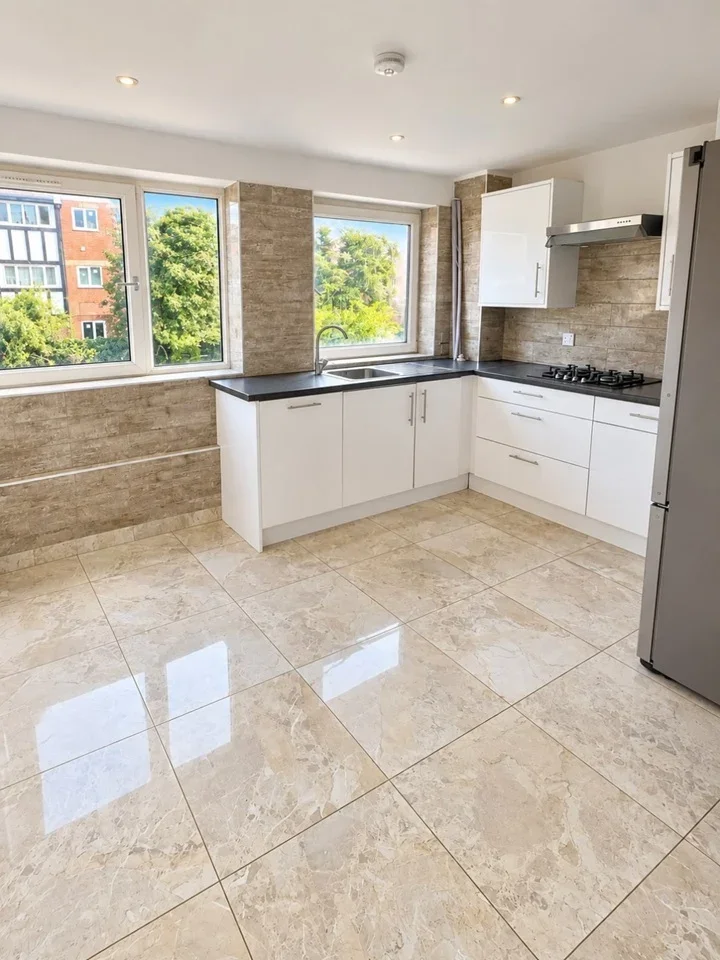 Flat Conegar Court in Slough