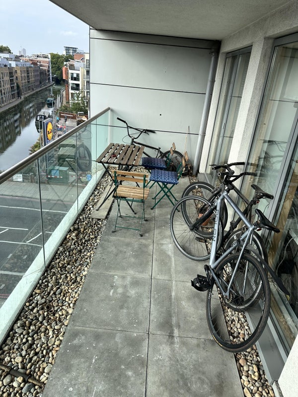 Flat Burdett Road in Greater London