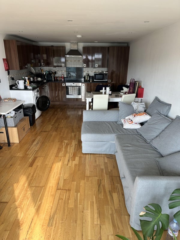 Flat Burdett Road in Greater London