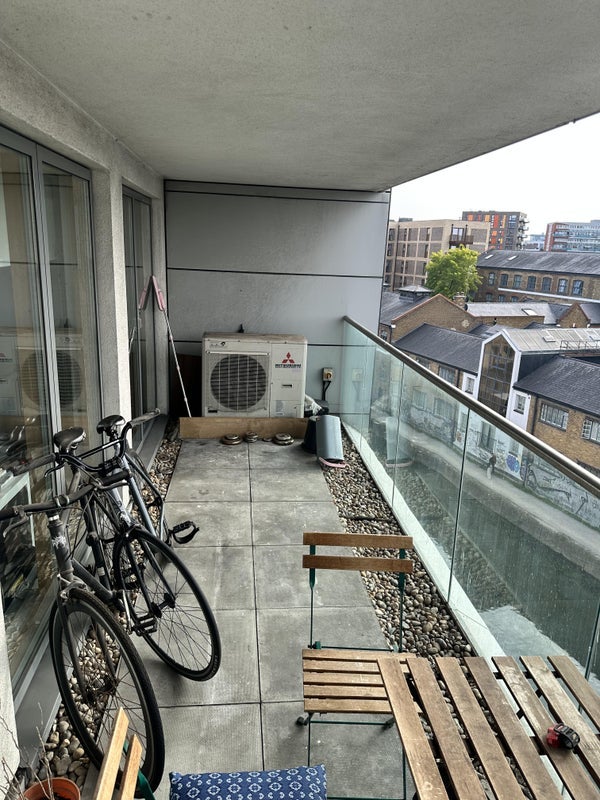 Flat Burdett Road in Greater London