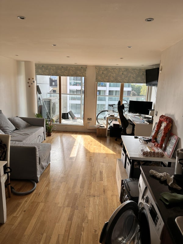 Flat Burdett Road in Greater London