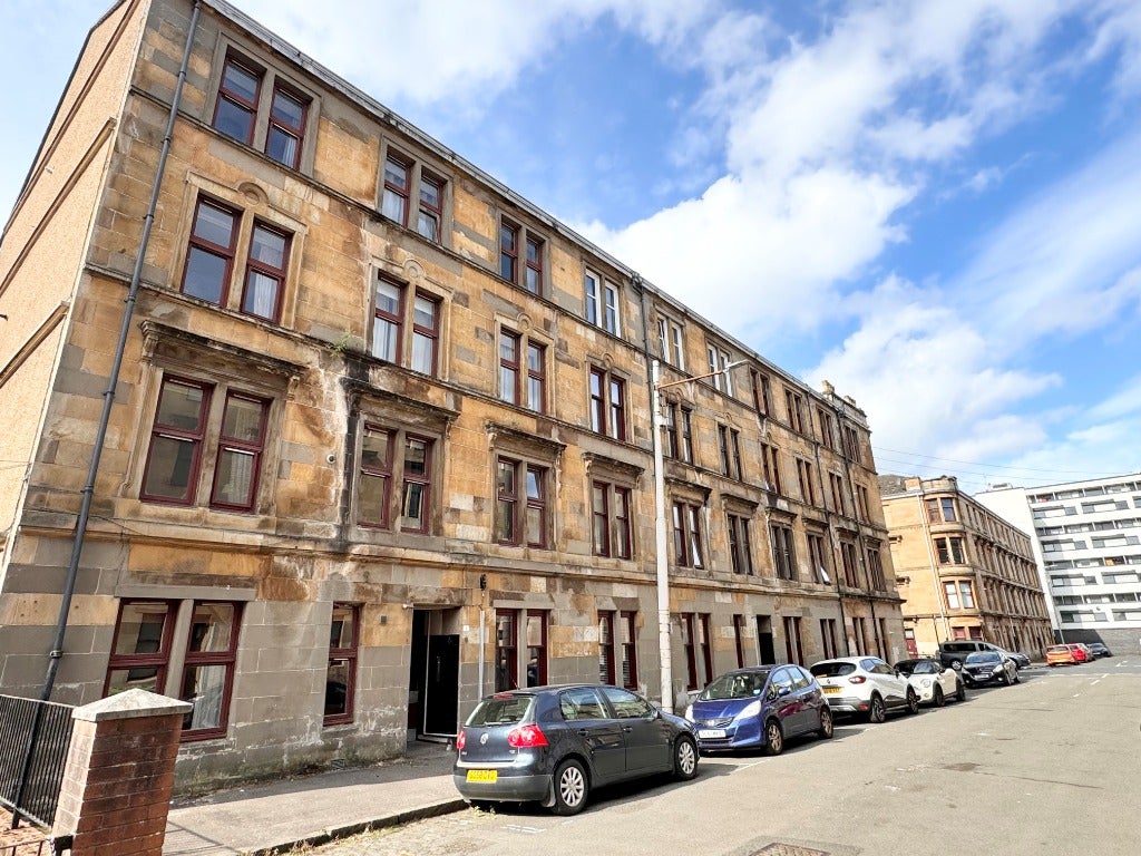 Flat Muirpark Street in Glasgow