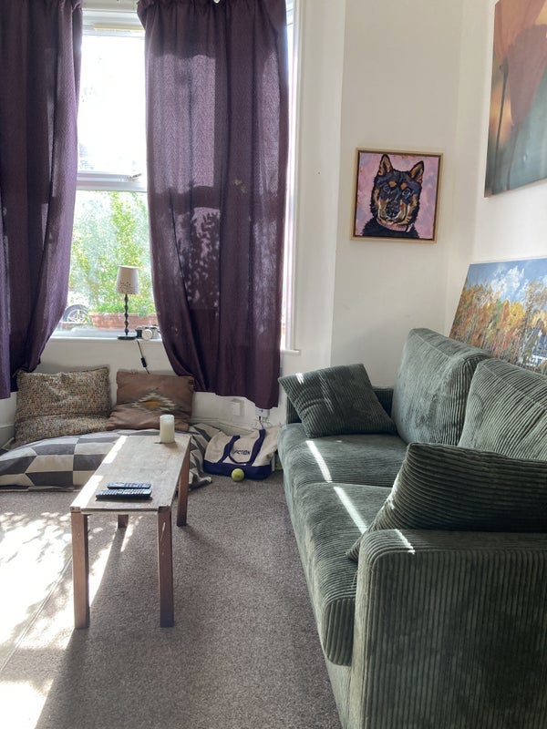 Flat Hazelwood Road in Greater London