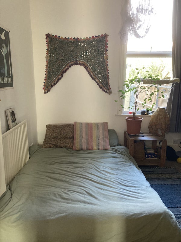 Flat Hazelwood Road in Greater London