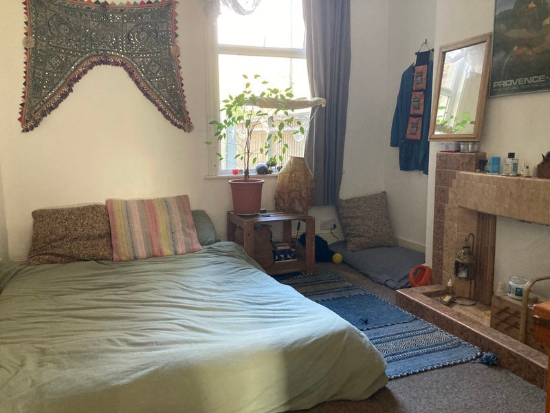 Flat Hazelwood Road in Greater London