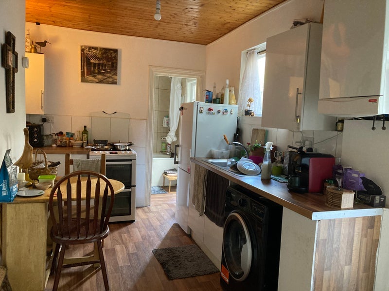 Flat Hazelwood Road in Greater London