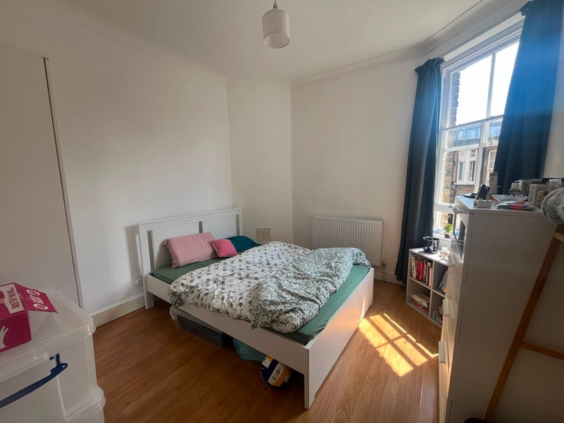 Room Kingwood Road in Greater London