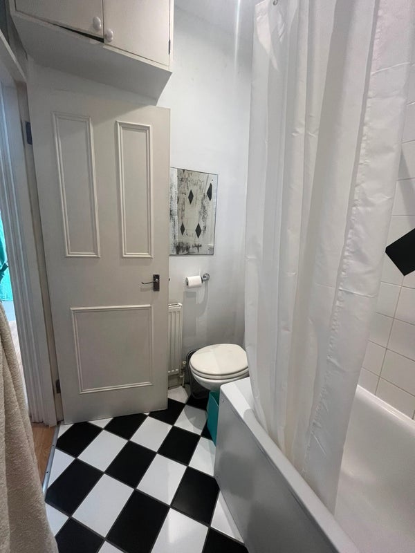 Room Kingwood Road in Greater London