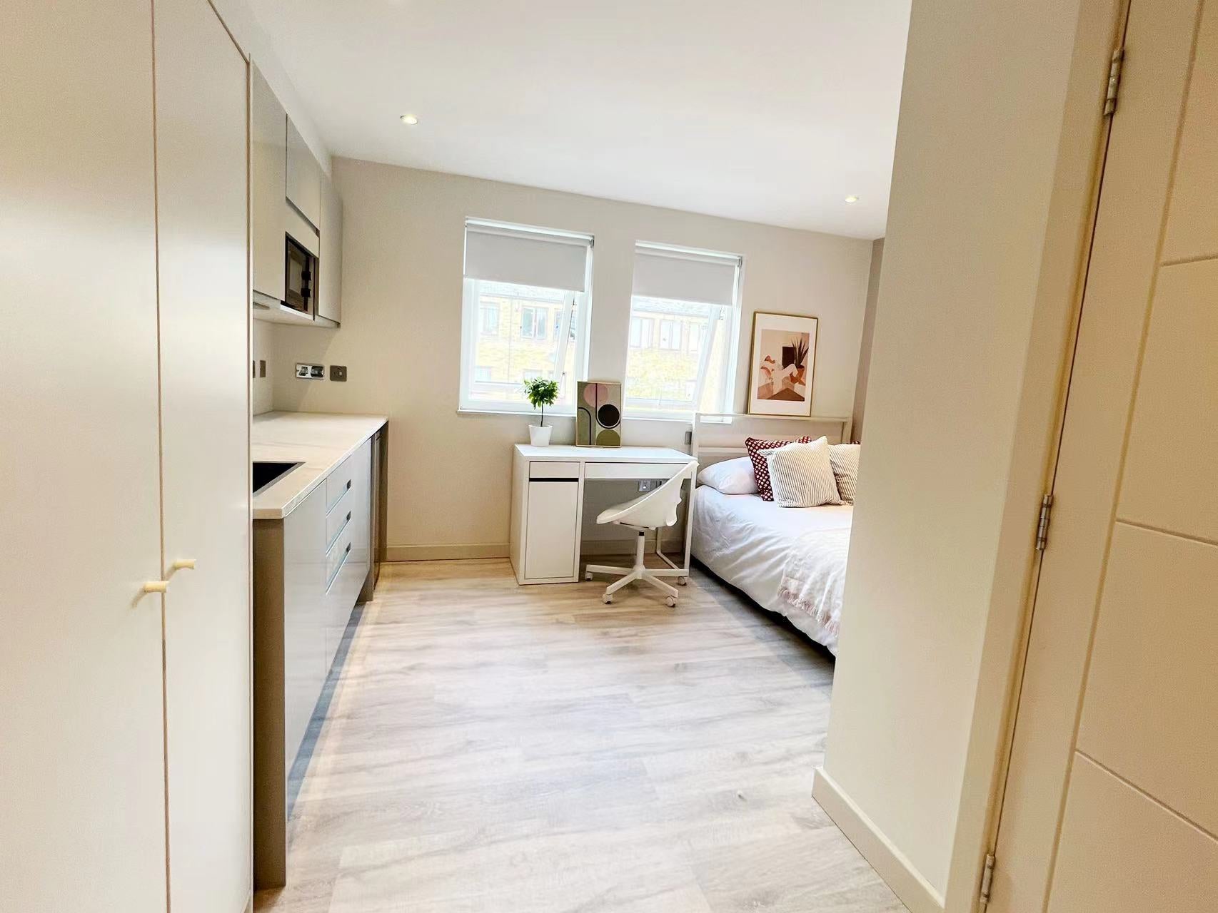 Flat Tours Passage in Greater London