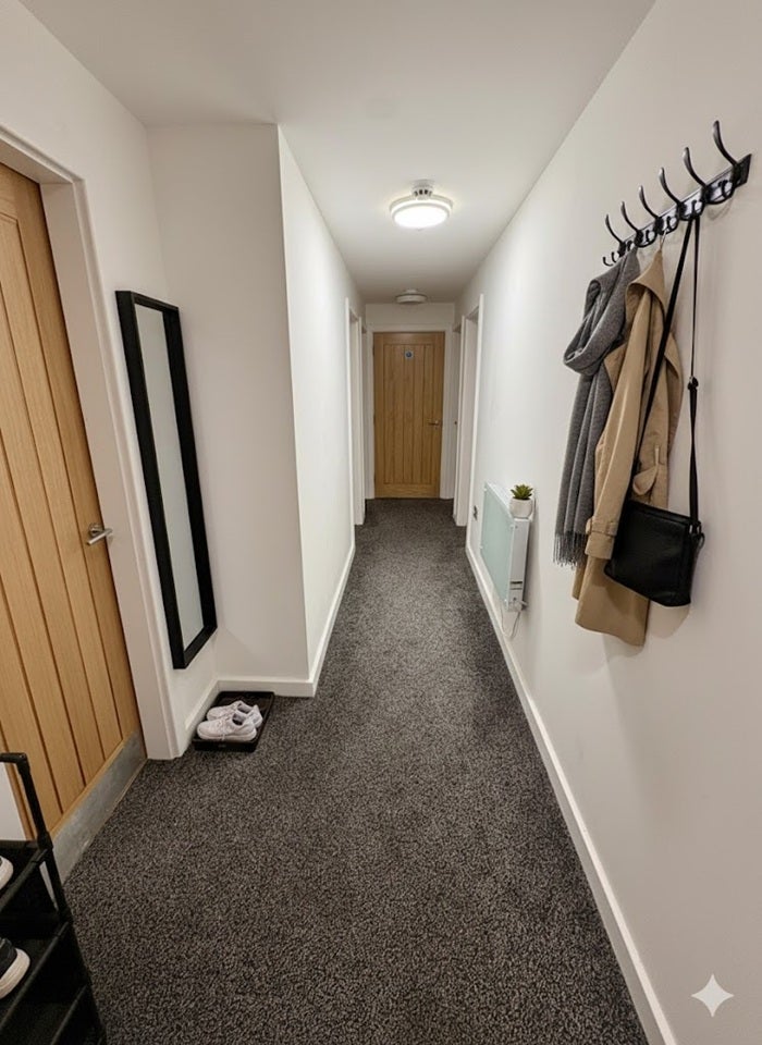 Flat Clearwater Close in Liverpool
