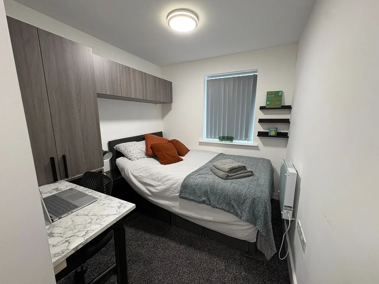 Flat Clearwater Close in Liverpool