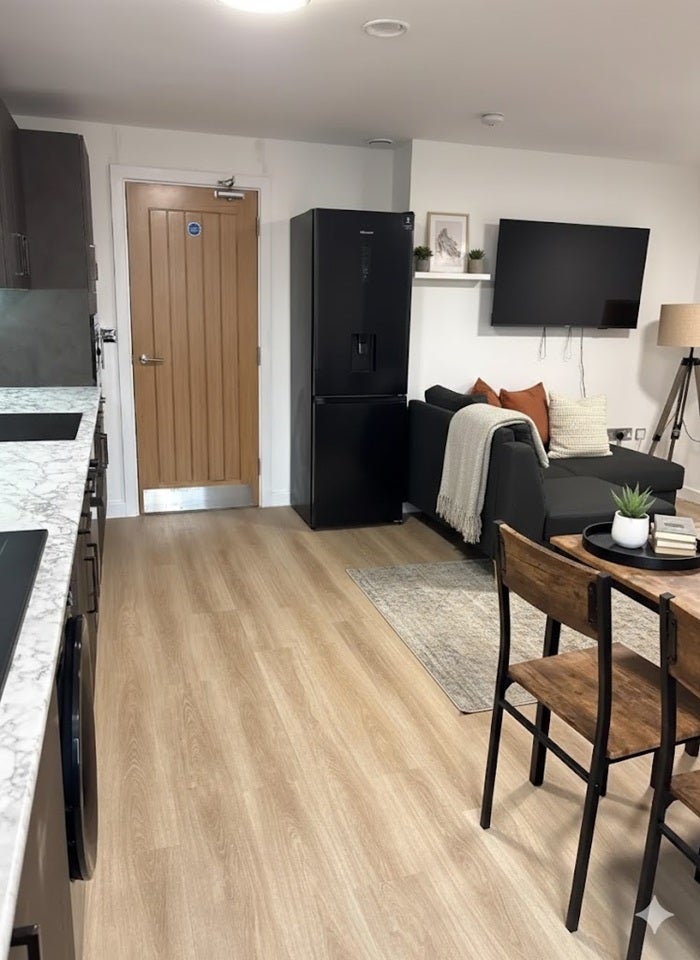 Flat Clearwater Close in Liverpool