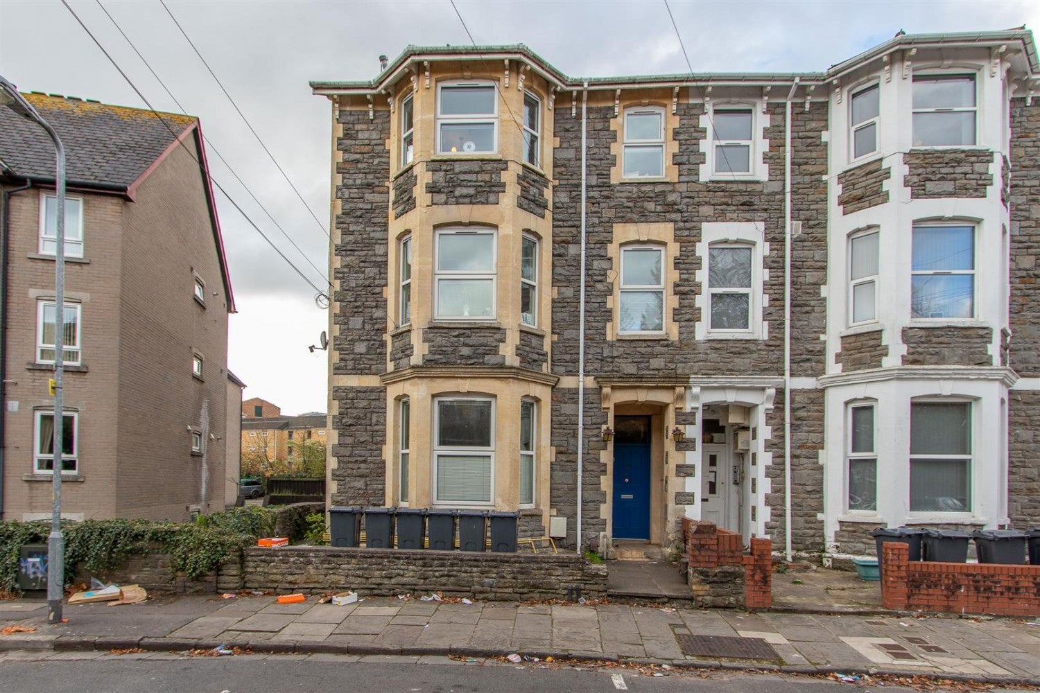 Flat Richmond Crescent in Cardiff